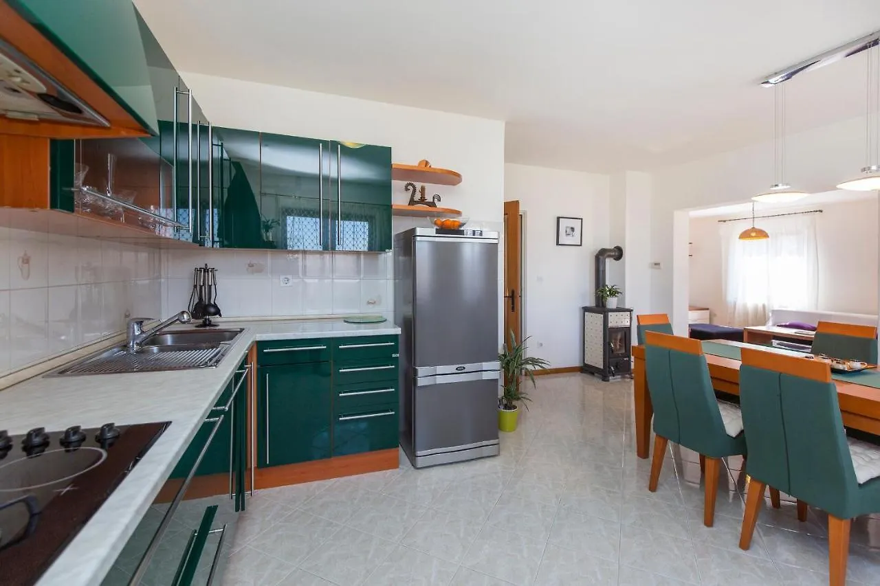 Apartman Tia 라빈